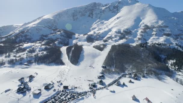 モンテネグロのサヴァン ・ クック スキー リゾートの雪の斜面 — ストック動画