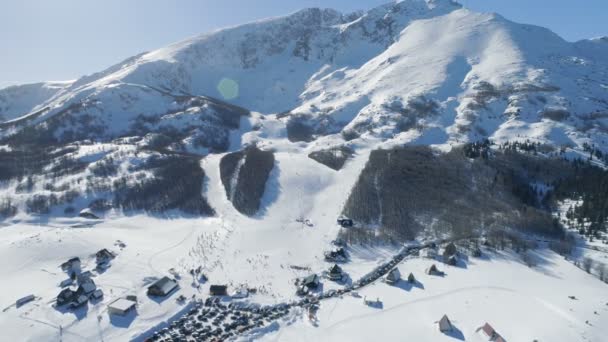 Pistas nevadas de Savin Kuk estación de esquí en Montenegro — Vídeo de stock