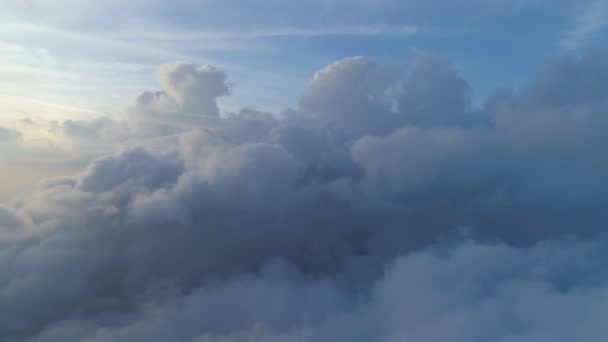 Vista aérea sobre las nubes — Vídeos de Stock