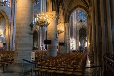 Paris, Fransa - 2 Nisan 2019: Notre Dame de Paris'in İçişleri.