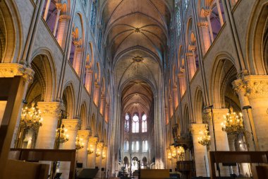 Paris, Fransa - 2 Nisan 2019: Notre Dame de Paris'in İçişleri.