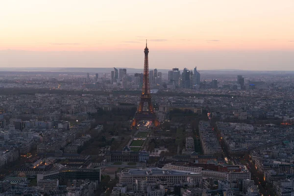 Stadtbild von Paris mit Eiffelturm bei Sonnenuntergang — Stockfoto