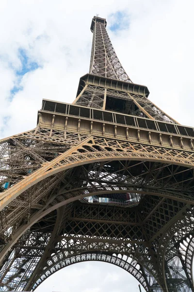 Nahaufnahme eines Teils des Eiffelturms in Paris — Stockfoto