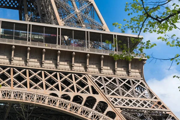 Close-up da parte Torre Eiffel em Paris — Fotografia de Stock