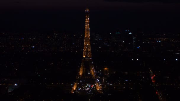 パリ、フランス - 2019年3月31日:きらめく光のイルミネーションとエッフェル塔 — ストック動画