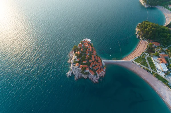 Vista aérea de la isla de Sveti Stefan en Budva —  Fotos de Stock