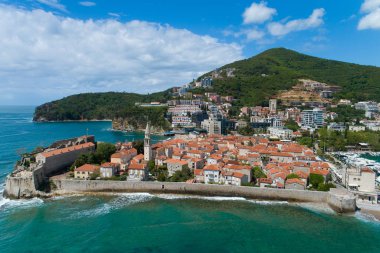 Karadağ 'da Eski Budva' nın Hava Görüntüsü.