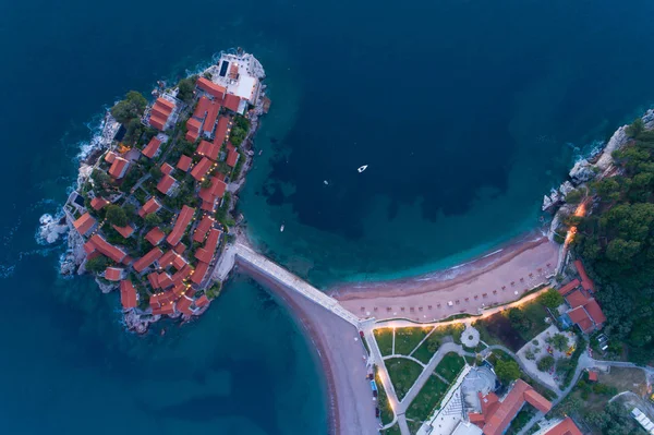 Légifelvételek Sveti Stefan szigetére, Budva, Montenegro — Stock Fotó