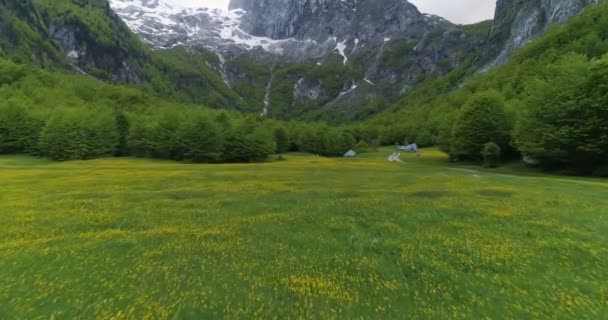 Vista aérea del valle de Grebaje Montañas Prokletije — Vídeos de Stock