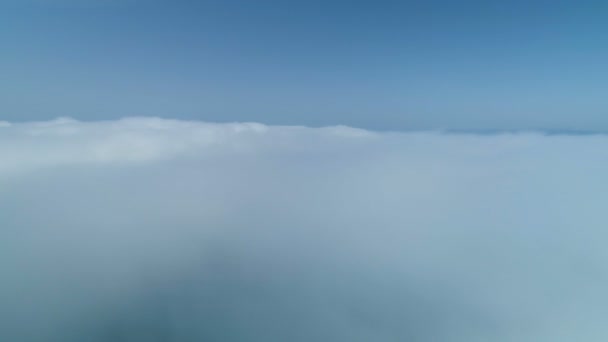 Volando sobre las nubes, aérea — Vídeos de Stock