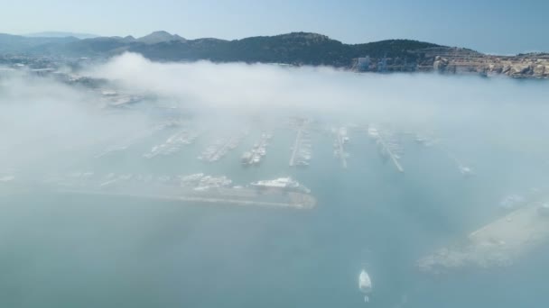 Letecký pohled na město Bar pod nízkým mrakem — Stock video
