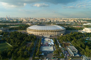 Moskova Nehri cityscape ve stadyum havadan görünümü