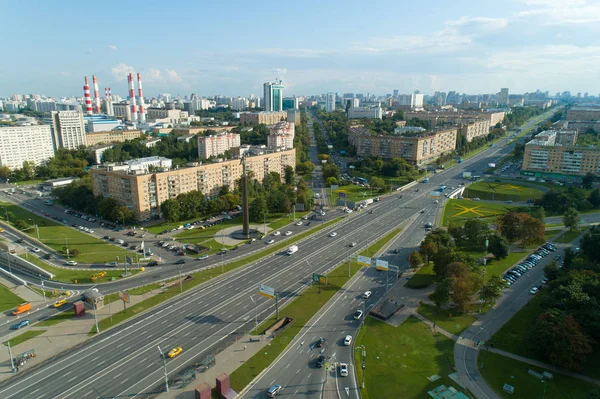 Vue aérienne de la place Gagarine par une belle journée d'été à Moscou — Photo