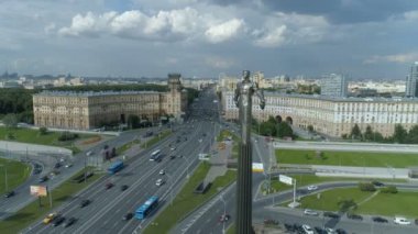 Moskova'da Gagarin Meydanı'nda Yuri Gagarin anıtının havadan görünümü