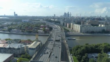 Moskva Nehri ve Moskova'da üçüncü ulaşım çevre yolu havadan görünümü