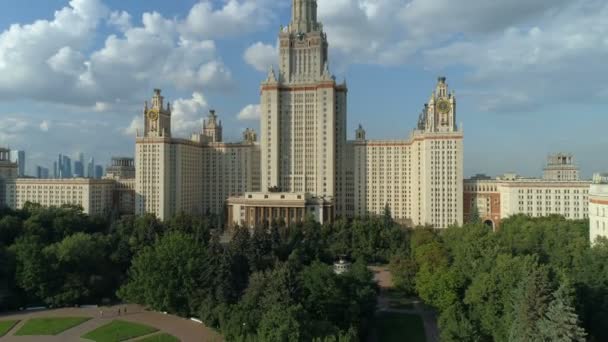 莫斯科国立大学和公园的鸟瞰图 — 图库视频影像