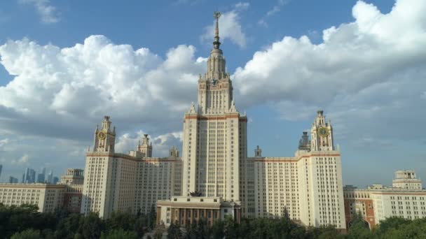モスクワ州立大学とモスクワの公園の航空写真 — ストック動画