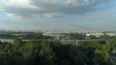 Moskova Nehri cityscape ve stadyum havadan görünümü