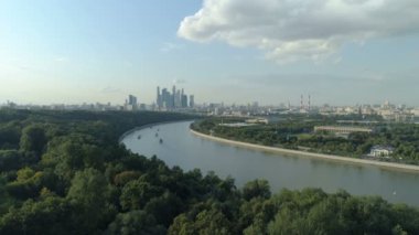 Moskova Nehri cityscape ve stadyum havadan görünümü