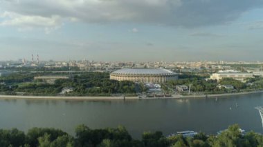 Moskova Nehri cityscape ve stadyum havadan görünümü
