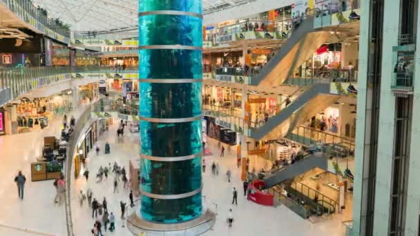 Moscou, Rússia - 18 de julho de 2019: dentro do shopping Aviapark — Vídeo de Stock