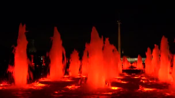 Brunnen in Moskau, Russland, rot beleuchtet — Stockvideo