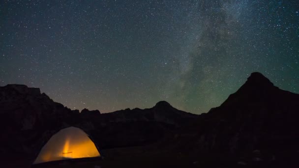 Deszcz meteorów w czasie letnim. — Wideo stockowe