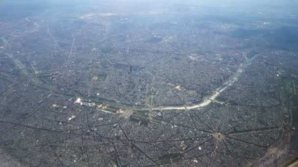 Вид з літака на Париж — стокове відео