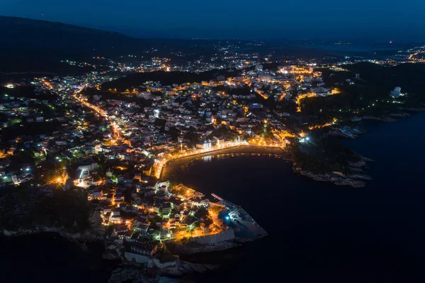 Vista aérea da cidade velha de Ulcinj à noite - a cidade mais meridional do Montenegro . — Fotografia de Stock