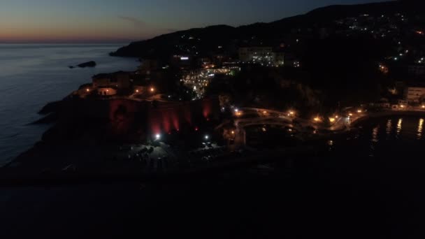 Vista aérea noturna da cidade velha de Ulcinj — Vídeo de Stock