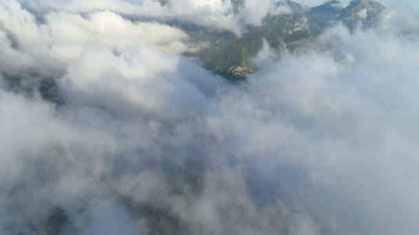 Bulutların üstündeki hava manzarası — Stok video
