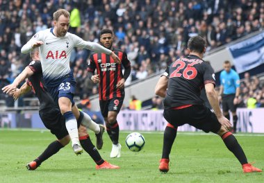 LONDON, ENGLAND - 13 Nisan 2019: Tottenham 'dan Christian Eriksen Tottenham Hotspur ile Huddersfield Twon arasında oynanan 2018 / 19 Premier League maçı sırasında Tottenham Hotspur Stadyumu' nda çekilmiştir.