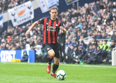 LONDON, ENGLAND - 13 Nisan 2019: Huddersfield 'dan Chris Lowe Tottenham Hotspur ve Huddersfield Twon arasında oynanan 2018 / 19 Premier Lig maçı sırasında Tottenham Hotspur Stadyumu' nda çekilmiştir..