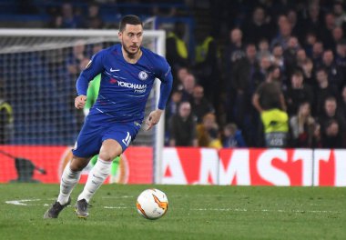LONDON, ENGLAND - 18 Nisan 2019: Chelsea 'nin Eden Hazard' ı, Chelsea FC (İngiltere) ve SK Slavia Praha (Çek Cumhuriyeti) arasında oynanan 2018 / 19 UEFA Avrupa Ligi çeyrek final maçının ikinci ayağında çekildi..