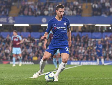 LONDON, ENGLAND - 22 Nisan 2019: Chelsea 'li Cesar Azpilicueta, Chelsea FC ile Burnley FC arasında Stamford Bridge' de oynanan 2018 / 19 Premier Lig maçı sırasında çekilmiştir..