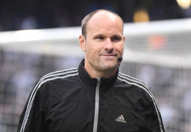 LONDON, ENGLAND - 30 Nisan 2019: İspanyol FIFA hakemi Antonio Mateu Lahoz, Tottenham Hotspur (İngiltere) ve AFC Ajax (Hollanda) arasında oynanan 2018 / 19 UEFA Şampiyonlar Ligi Yarı Finalleri 'nin ilk ayağı öncesinde, Tottenham Hotspur' da çekilmiştir.