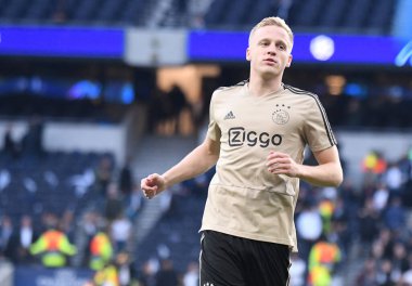 LONDON, ENGLAND - APRIL 30, 2019: Ajax 'tan Donny van de Beek, Tottenham Hotspur (İngiltere) ve AFC Ajax (Hollanda) arasında oynanan 2018 / 19 UEFA Şampiyonlar Ligi yarı final maçından önce çekilmiştir..
