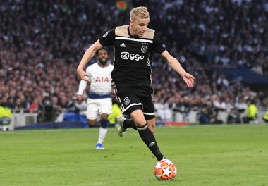 LONDON, ENGLAND - APRIL 30, 2019: Ajax 'tan Donny van de Beek Tottenham Hotspur (İngiltere) ve AFC Ajax (Hollanda) arasında oynanan 2018 / 19 UEFA Şampiyonlar Ligi yarı final maçında çekildi..