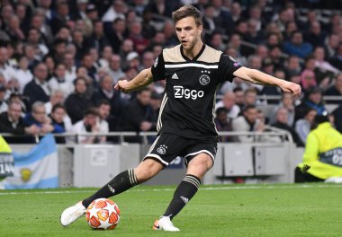 LONDON, ENGLAND - APRIL 30, 2019: Ajax 'tan Joel Veltman Tottenham Hotspur (İngiltere) ile AFC Ajax (Hollanda) arasında oynanan 2018 / 19 UEFA Şampiyonlar Ligi yarı final maçının ilk ayağında çekildi..