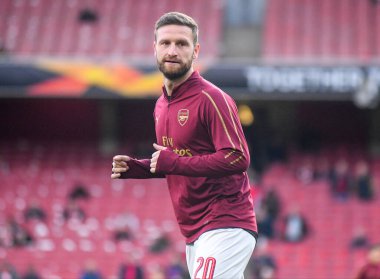 LONDON, ENGLAND - 2 Mayıs 2019: Arsenal 'li Şkodran Mustafi, Emirates Stadyumu' ndaki Arsenal FC (İngiltere) ve Valencia CF (İspanya) arasında oynanan 2018 / 19 UEFA Avrupa Ligi yarı final karşılaşması öncesinde çekilmiştir..