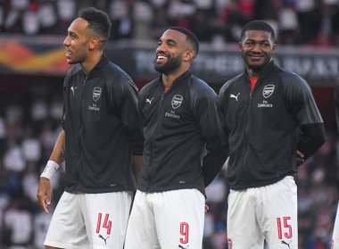 LONDON, ENGLAND - 2 Mayıs 2019: Arsenal 'den Pierre-Emerick Aubameyang, Arsenal' den Alexandre Lacazette ve Arsenal 'den Ainsley Maitland-Niles, 2018 / 19 UEFA Avrupa Ligi yarı finali öncesinde Arsenal FC (İngiltere)) 