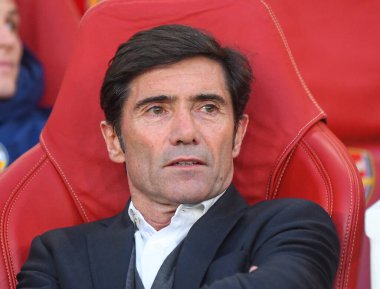 LONDON, ENGLAND - 2 Mayıs 2019: Valencia teknik direktörü Marcelino Garcia Toral, Emirates Stadyumu 'ndaki Arsenal FC (İngiltere) ve Valencia CF (İspanya) arasında oynanan 2018 / 19 UEFA Avrupa Ligi yarı final karşılaşması öncesinde fotoğraf çekti..