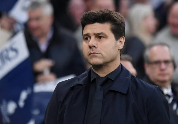 LONDON, ENGLAND - 30 Nisan 2019: Tottenham teknik direktörü Mauricio Pochettino, Tottenham Hotspur (Hollanda) ve Tottenham Hotspur (İngiltere) arasında oynanan 2018 / 19 UEFA Şampiyonlar Ligi yarı final maçı öncesinde çekilmiştir..