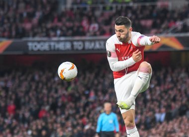 LONDON, ENGLAND - MAYIS 2, 2019: Arsenal 'li Sead Kolasinac, Avrupa Ligi' nin 2018 / 19 Avrupa Ligi yarı final karşılaşmasında Emirates Stadyumu 'nda Arsenal FC (İngiltere) ve Valencia CF (İspanya) arasında çekilmiştir..