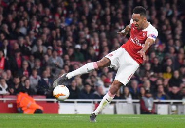 LONDON, ENGLAND - 2 Mayıs 2019: Arsenal 'li Pierre-Emerick Aubameyang, Emirates Stadyumu' ndaki Arsenal FC (İngiltere) ve Valencia CF (İspanya) arasında oynanan 2018 / 19 UEFA Avrupa Ligi yarı final maçında çekilmiştir..