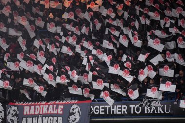 LONDON, ENGLAND - 9 Mayıs 2019: Eintracht ultras, Chelsea FC (İngiltere) ve Eintracht Frankfurt e.V. arasında oynanan 2018 / 19 UEFA Avrupa Ligi Yarı Finalleri 'nin ikinci ayağı sırasında çekilmiştir. (Almanya) Stamford Köprüsünde.