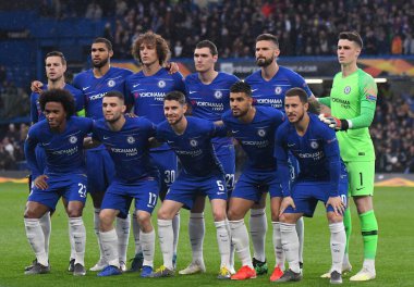 LONDON, ENGLAND - 9 Mayıs 2019: Chelsea, Chelsea FC (İngiltere) ve Eintracht Frankfurt E.V. arasında oynanan 2018 / 19 UEFA Avrupa Ligi Yarı Finallerinin ikinci ayağı öncesinde resmi grup fotoğrafı için poz vermeye başladı. Stamford Bri 'de