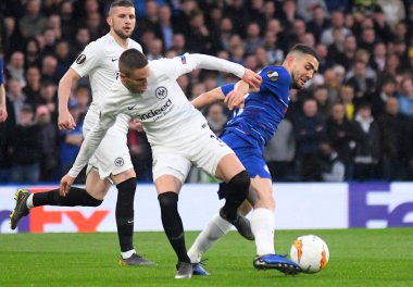 LONDON, ENGLAND - 9 Mayıs 2019: Chelsea 'li Mateo Kovaciç, Chelsea FC (İngiltere) ve Eintracht Frankfurt e.V. arasında oynanan 2018 / 19 UEFA Avrupa Ligi Yarı Finallerinin ikinci ayağı sırasında resmedildi. (Almanya) Stamford Köprüsünde.