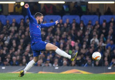 LONDON, ENGLAND - 9 Mayıs 2019: Chelsea Eden Hazard, Chelsea FC (İngiltere) ve Eintracht Frankfurt E.V. arasında oynanan 2018 / 19 UEFA Avrupa Ligi Yarı Finalleri 'nin ikinci ayağı sırasında resmedildi. (Almanya) Stamford Köprüsünde.