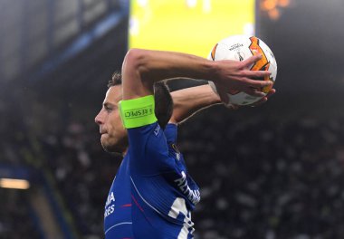 LONDON, ENGLAND - 9 Mayıs 2019: Chelsea 'li Cesar Azpilicueta, Chelsea FC (İngiltere) ve Eintracht Frankfurt e.V. arasında oynanan 2018 / 19 UEFA Avrupa Ligi Yarı Finallerinin ikinci ayağı sırasında resmedildi. (Almanya) Stamford Köprüsünde.